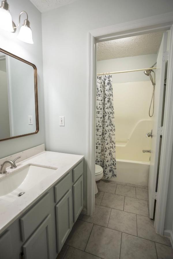 Elegant 3 Bedroom Apt With Free Parking And Balcony Nashville Exterior photo