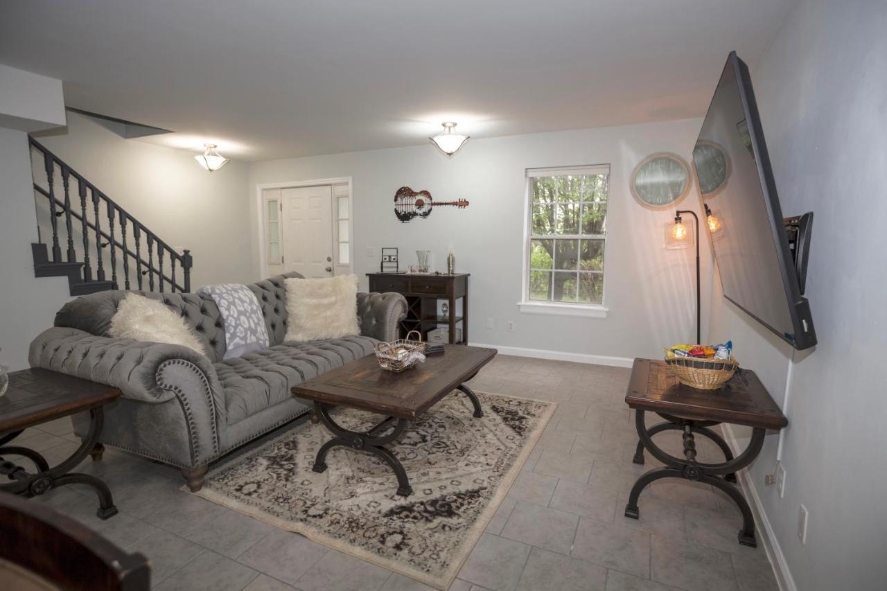 Elegant 3 Bedroom Apt With Free Parking And Balcony Nashville Exterior photo
